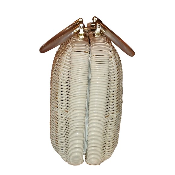 Vintage White Wicker Purse w/Pearl Lucite Handles Mid Century Modern Hong Kong - Picture 7 of 16